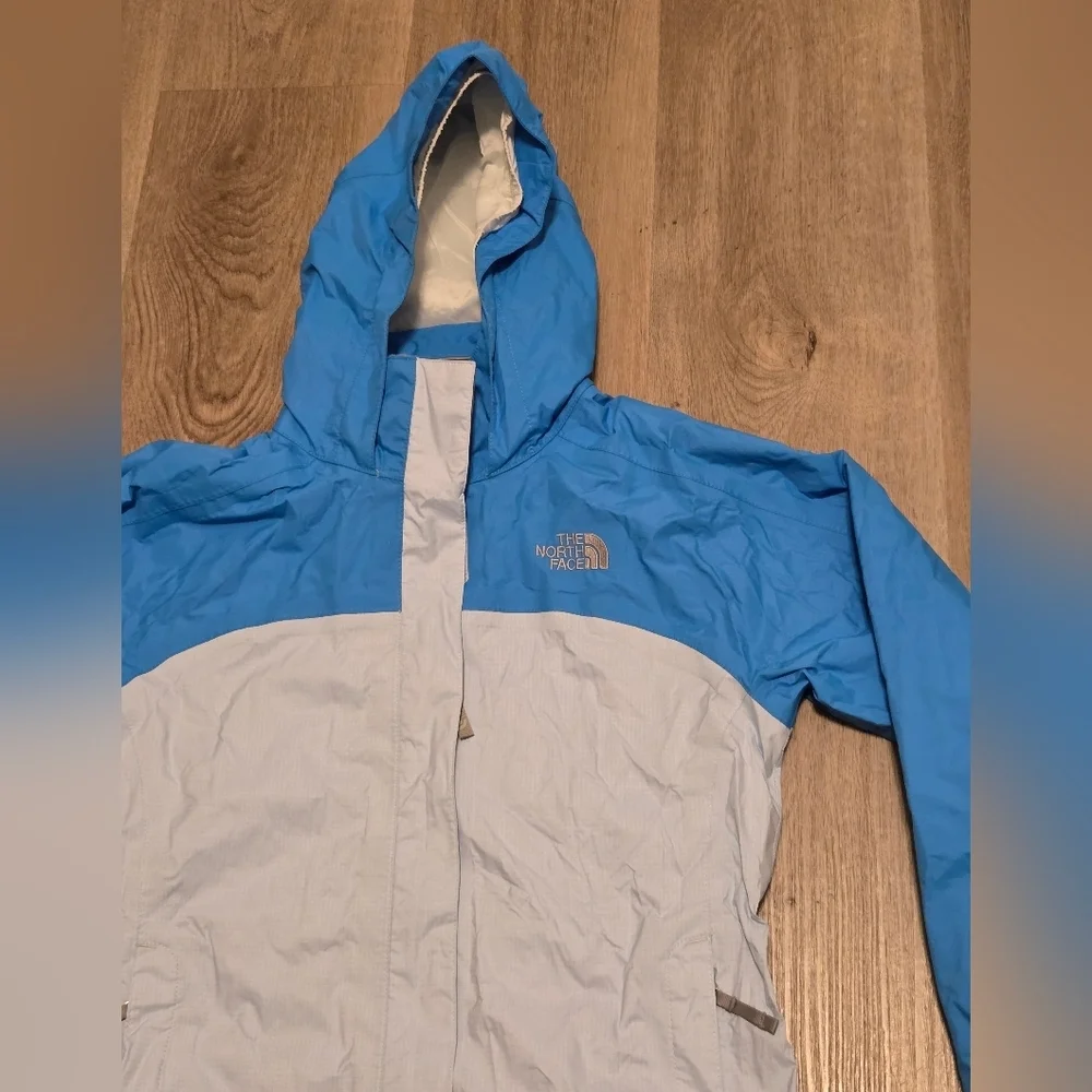 The North Face Girls size 10/12 HyVent Shell Rain Windbreaker hood Jacket.